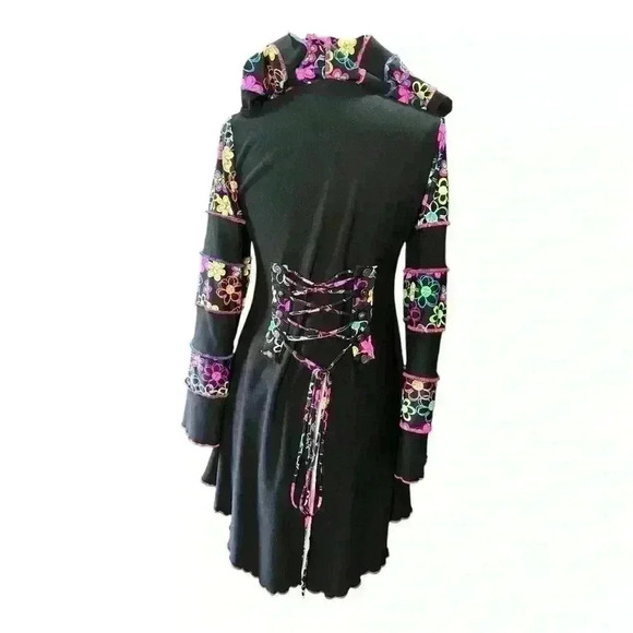 Stunning Bespoke Steampunk and Fantasy Corset-Laced Couture - Picture 6 of 9